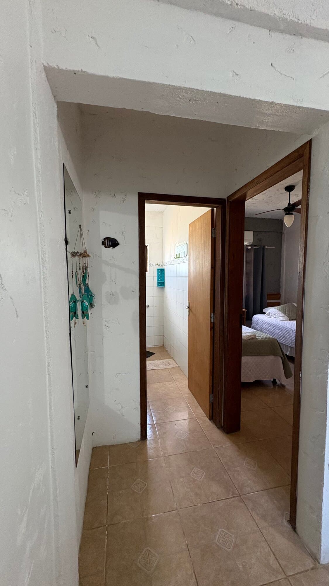entrada do banheiro e do quarto