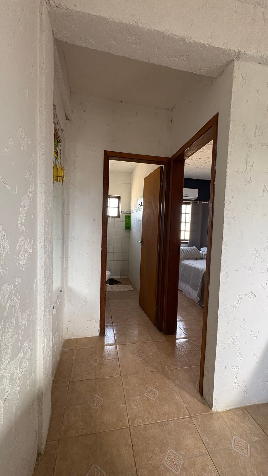 entrada banheiro e quarto